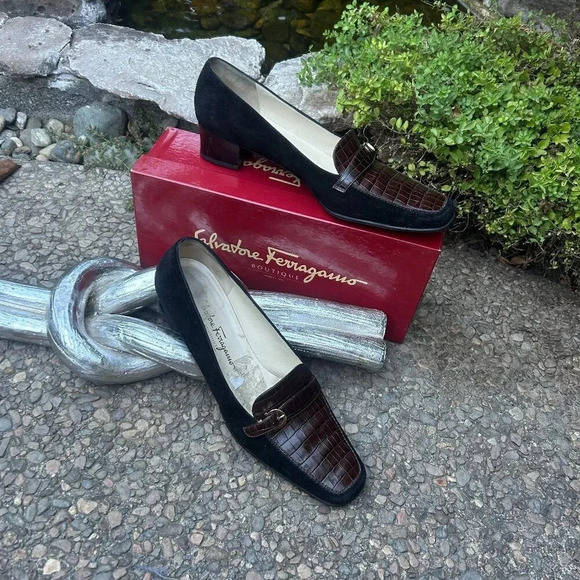 Salvatore Ferragamo Madrid Black Suede Brown Embossed Low Heel Pump Size 9.5 - Picture 1 of 8